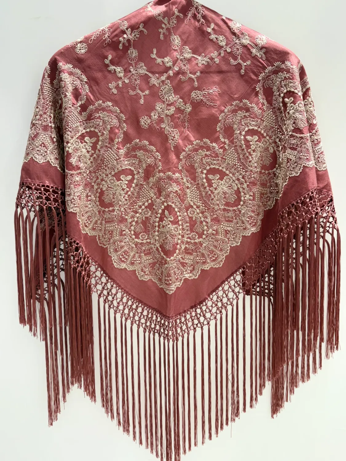 Viva La Feria Rocio mantoncillo satin maquillage