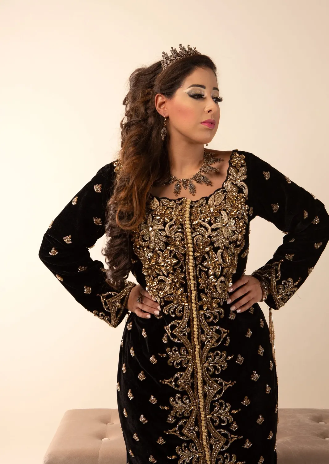 Célèbr'Orient Syrine robe sirène velours noir pierres