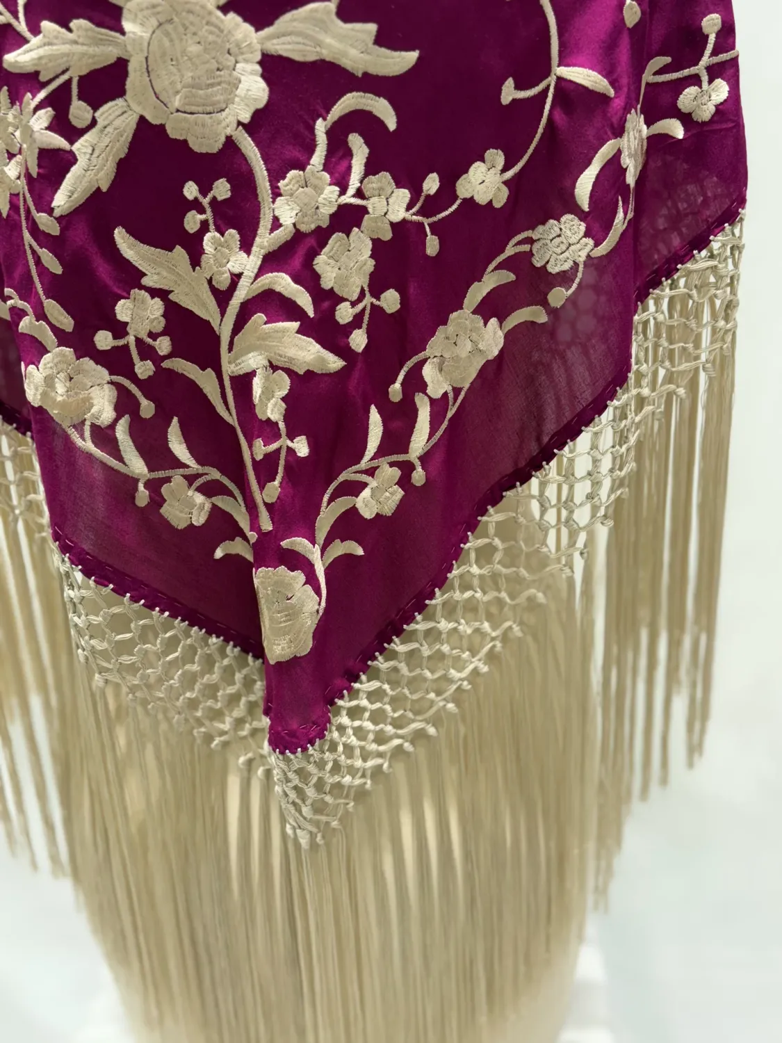 Viva La Feria Buganvilla mantoncillo châle beige à franges soie