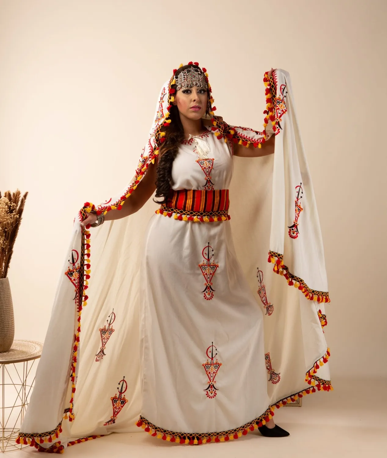 Célèbr'Orient Sabrina robe berbère burnous ceinture