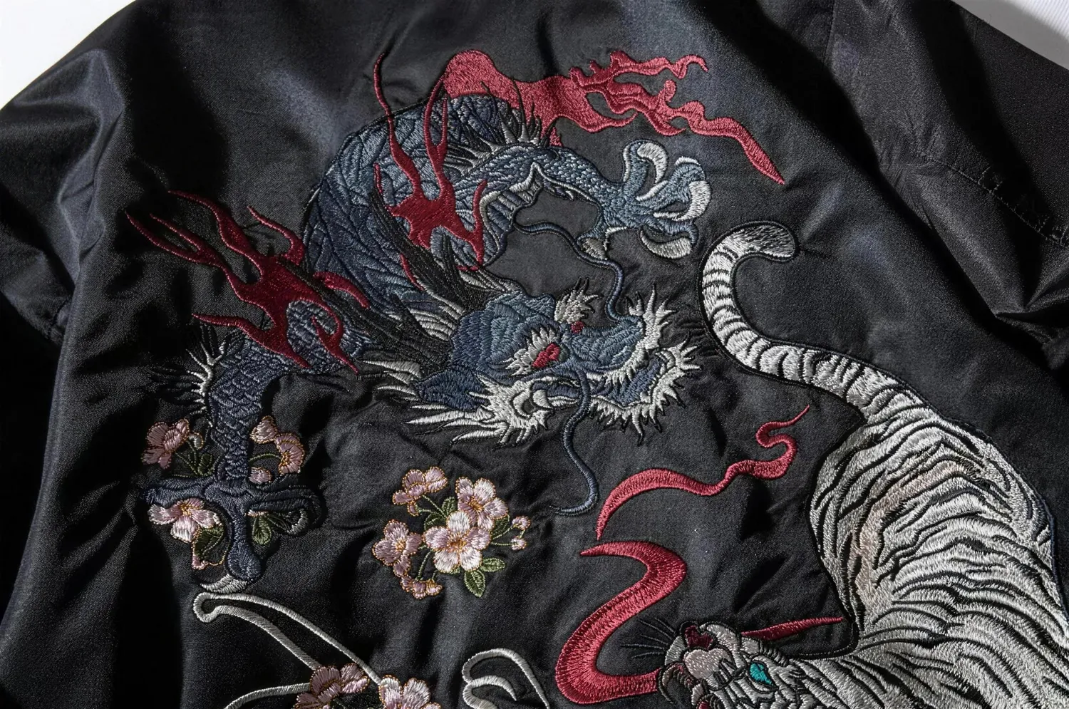 Esprit du Japon dragon tigre blouson sukajan brodé noir