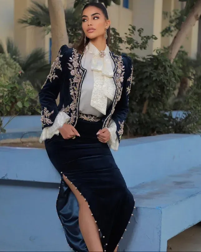 Célèbr'Orient Hanae karakou velours bleu nuit brodé doré