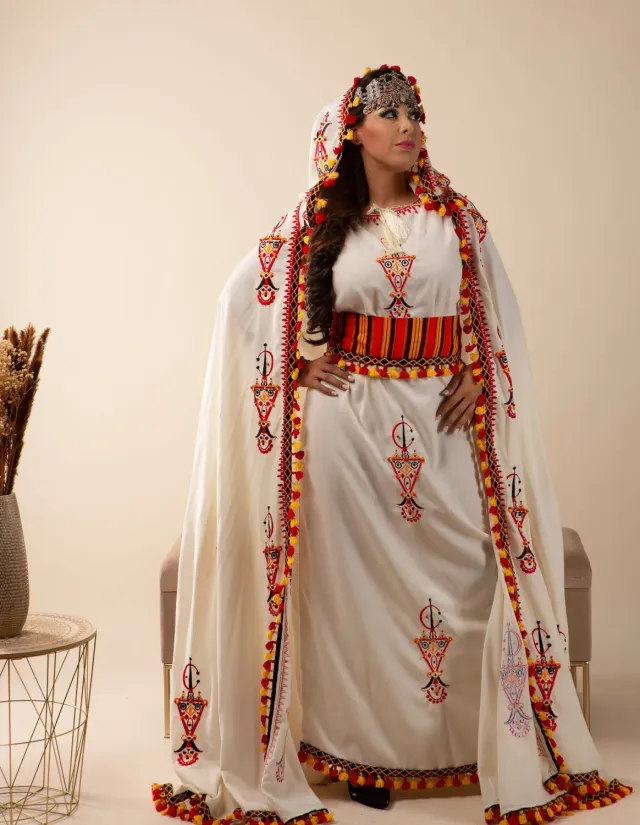 Célèbr'Orient Sabrina robe berbère burnous ceinture