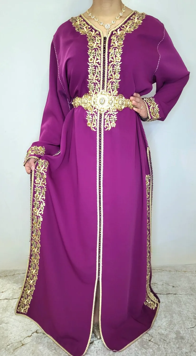 Célèbr'Orient Caftan Nadia caftan traditionnel perlé brodé