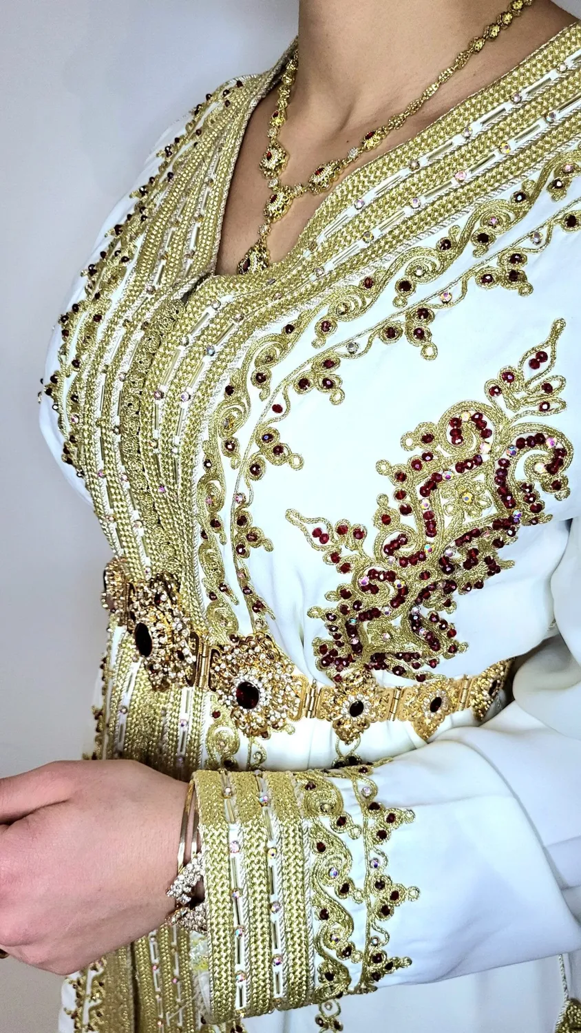 Célèbr'Orient Takchita Afsa perlée brodée satin