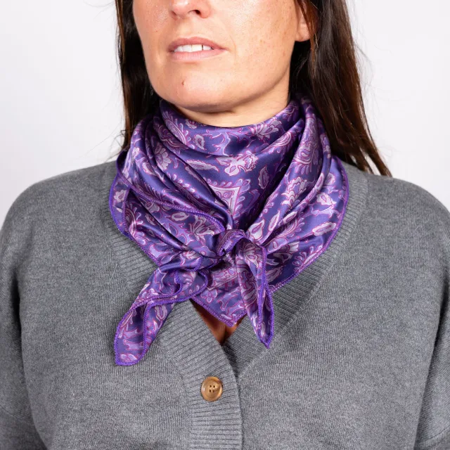 Mistral Ambani foulard soie 90x90 motif élégant