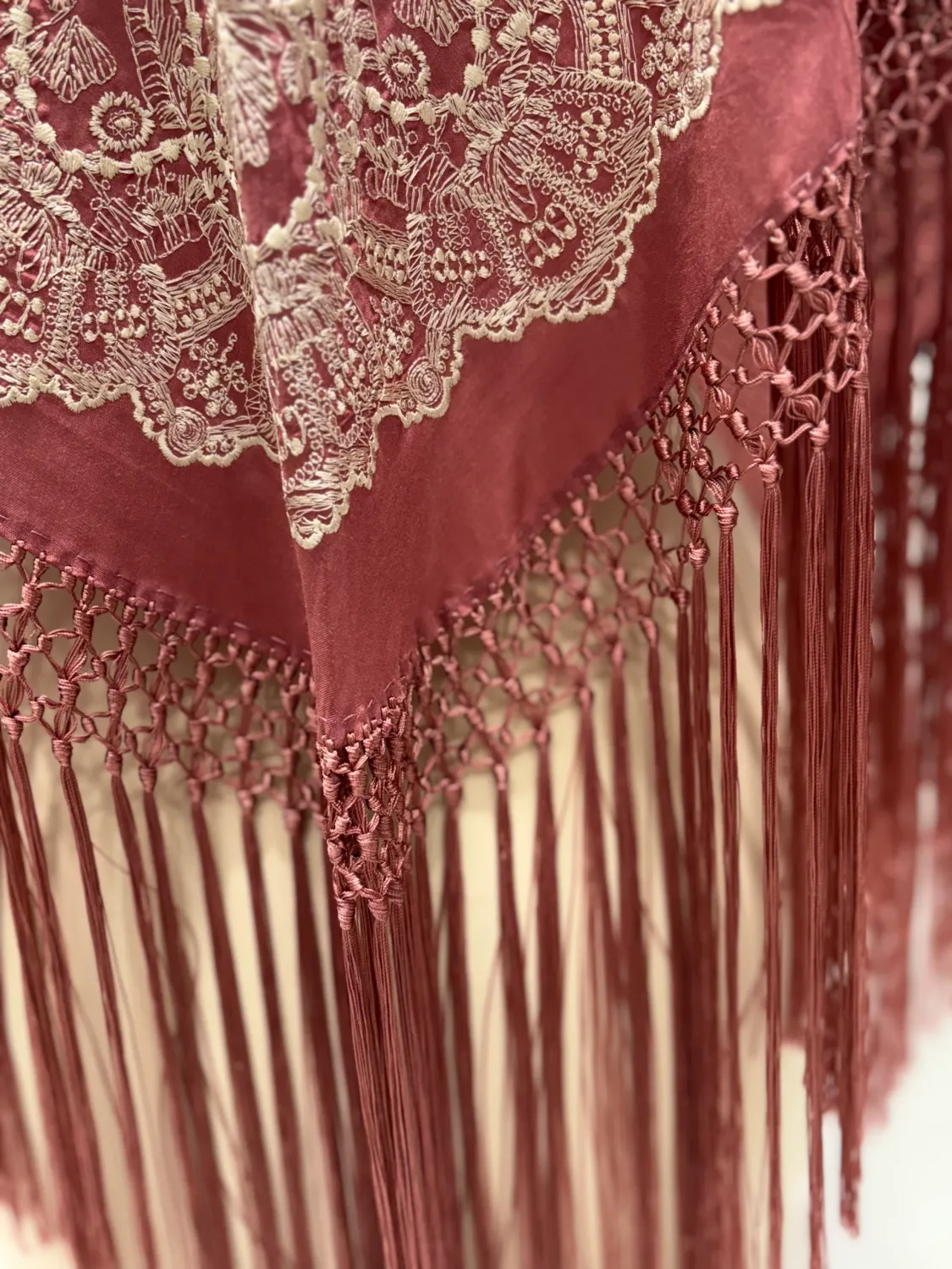 Viva La Feria Rocio mantoncillo satin maquillage