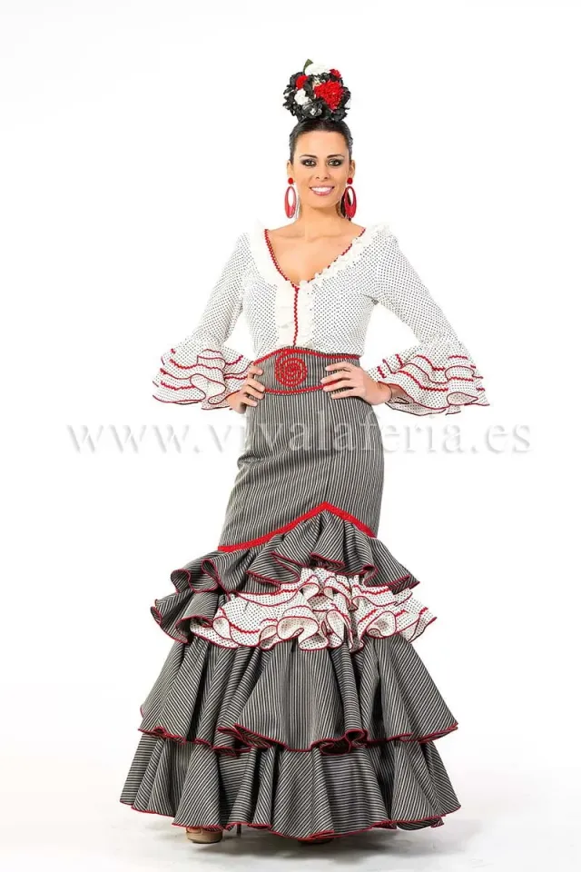 VIVA LA FERIA-MODA FLAMENCA Peregrina ensemble gitane gris dentelle