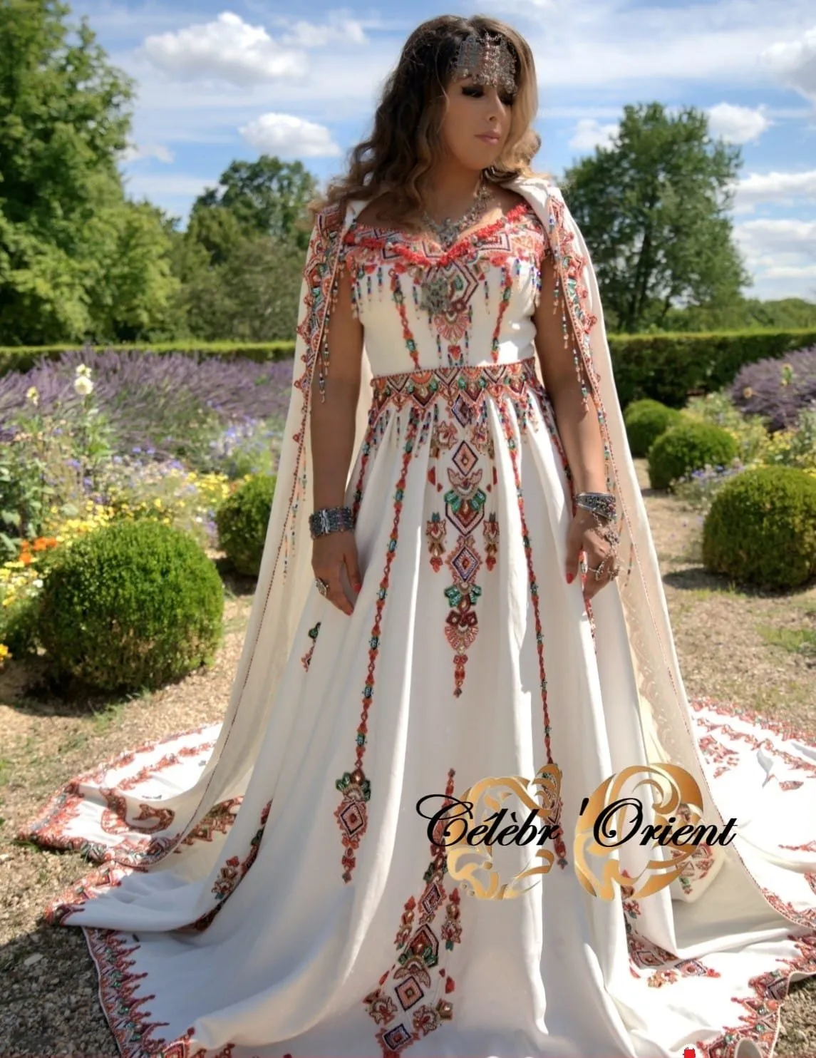 Célèbr'Orient Thanina tenue traditionnelle en location