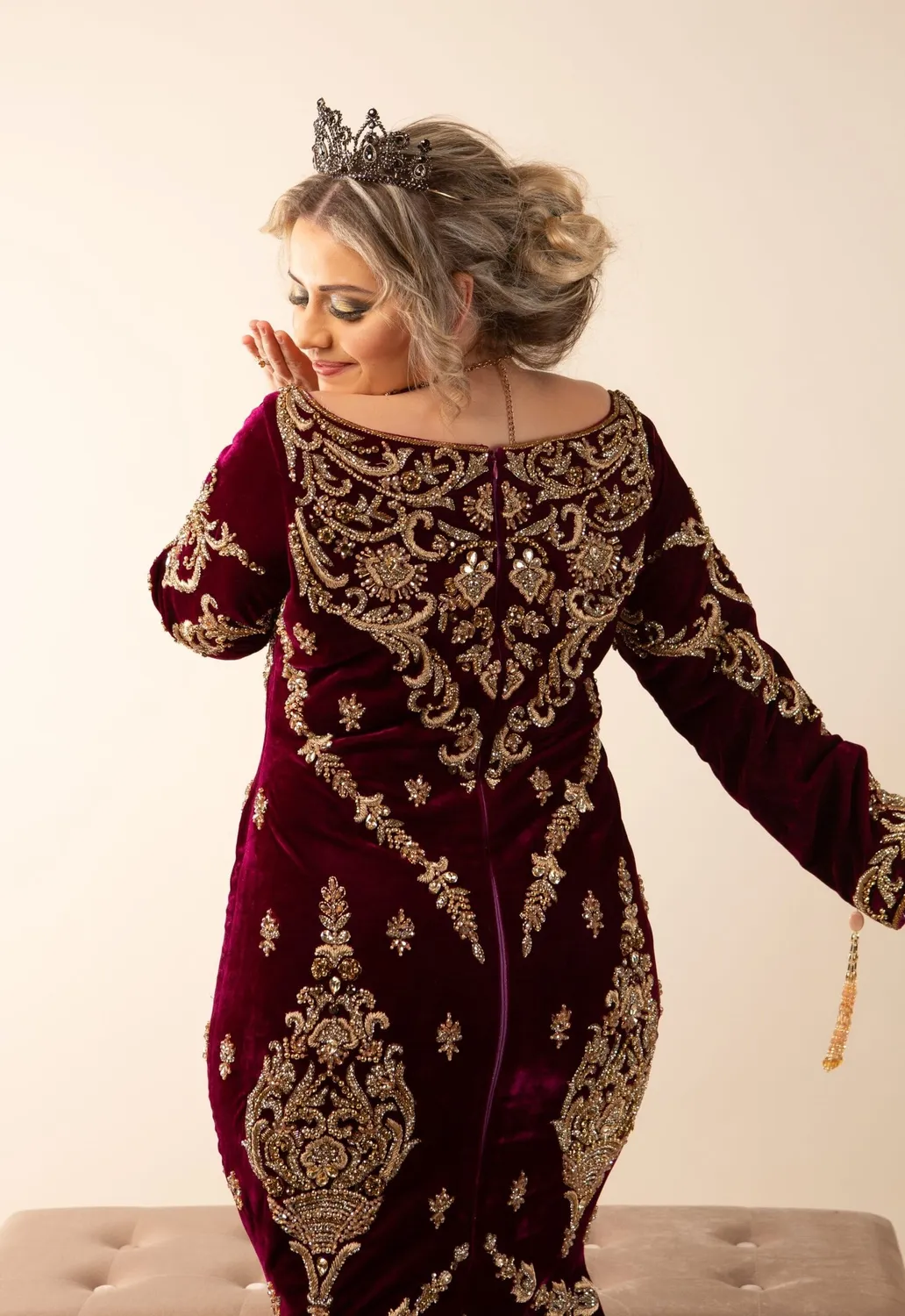 Célèbr'Orient Ouarda robe sirène velours perlé