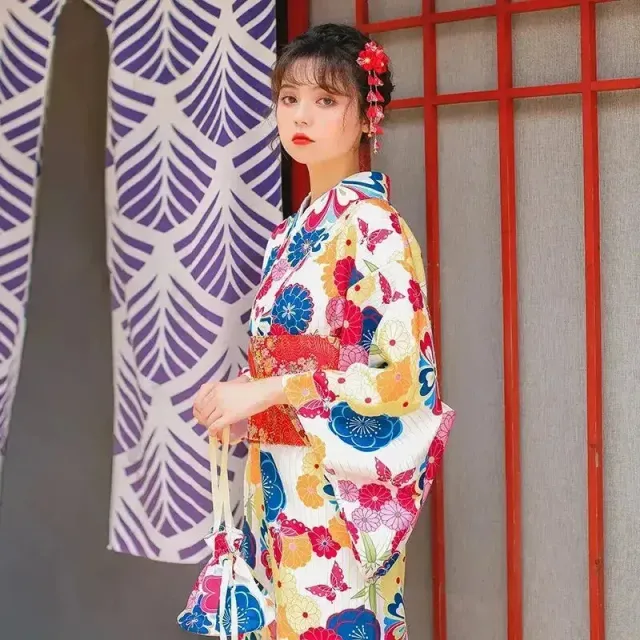 Japon style Reiko kimono femme motifs floraux