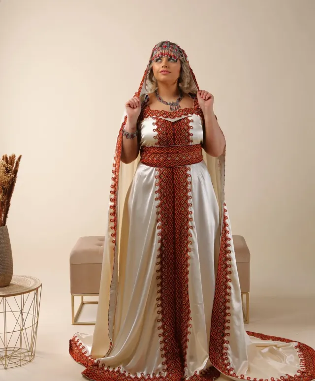 Célèbr'Orient Tamila robe kabyle satin blanc