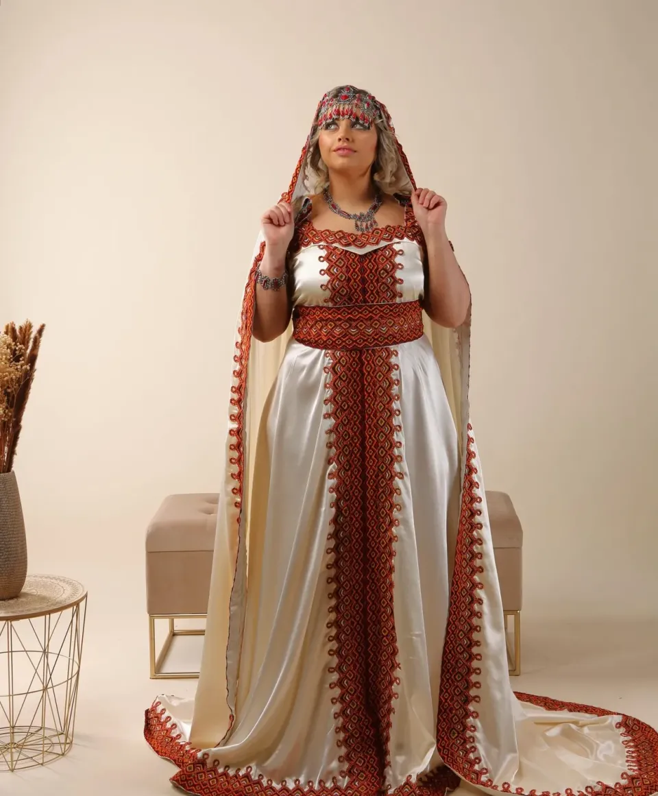 Célèbr'Orient Tamila robe kabyle satin blanc