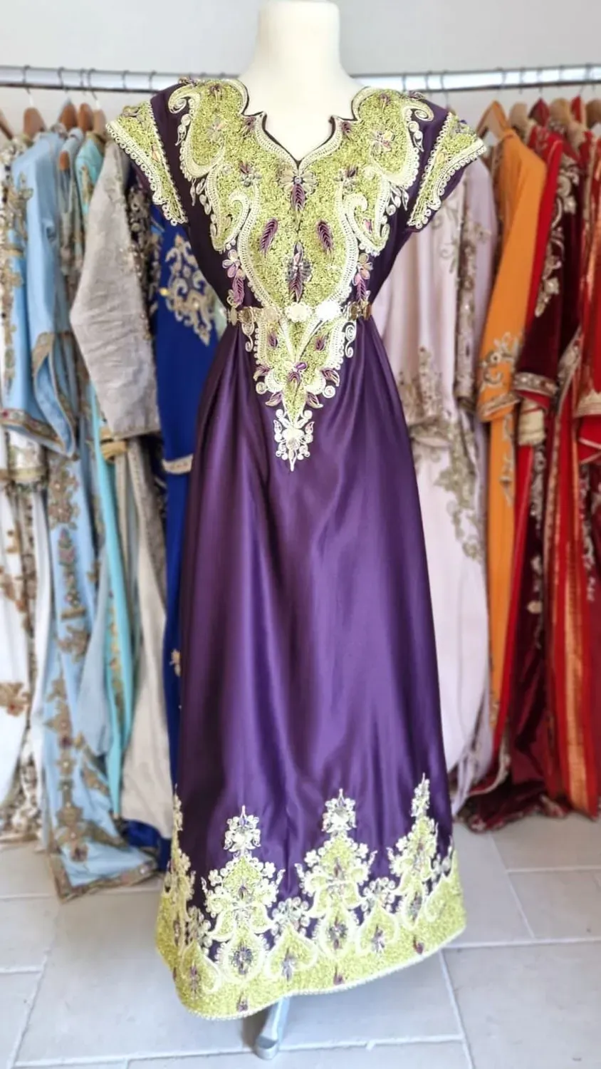 Célèbr'Orient Fergani Basma robe velours brodé