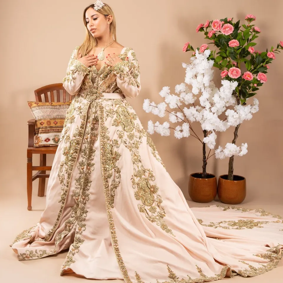 Célèbr'Orient Nour robe princesse nude perlée