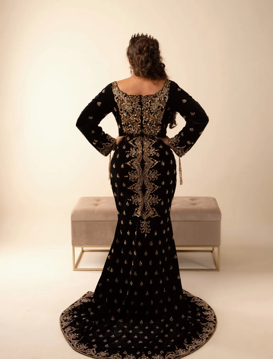 Célèbr'Orient Syrine robe sirène velours noir pierres