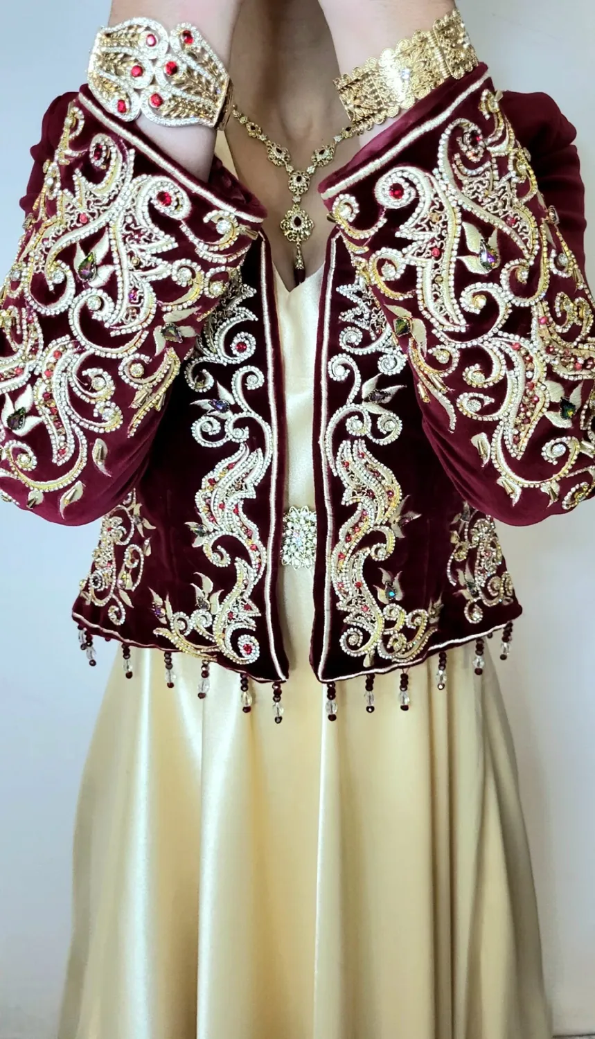 Célèbr'Orient Najma karakou moderne perlé