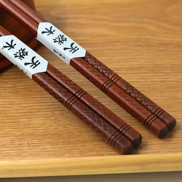 Esprit du Japon baguettes japonaises gravées bois paire