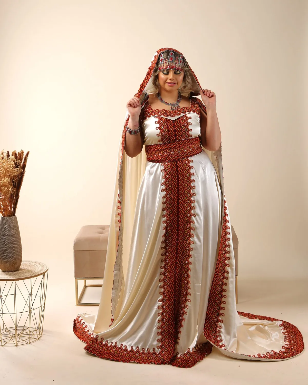 Célèbr'Orient Tamila robe kabyle satin blanc