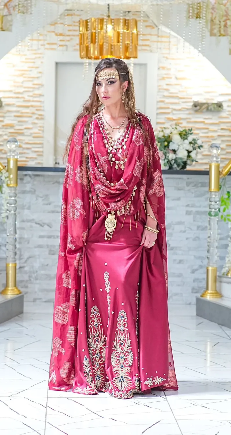 Célèbr'Orient Warda tenue chaouia rouge bordeaux