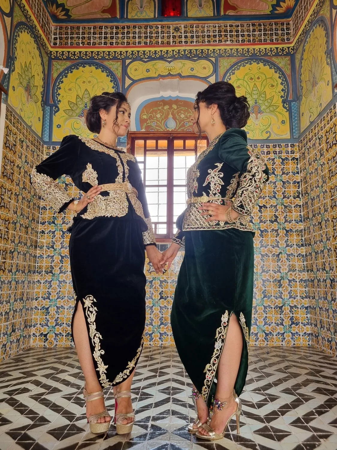 Célèbr'Orient Dalila karakou noir brodé fil d'or