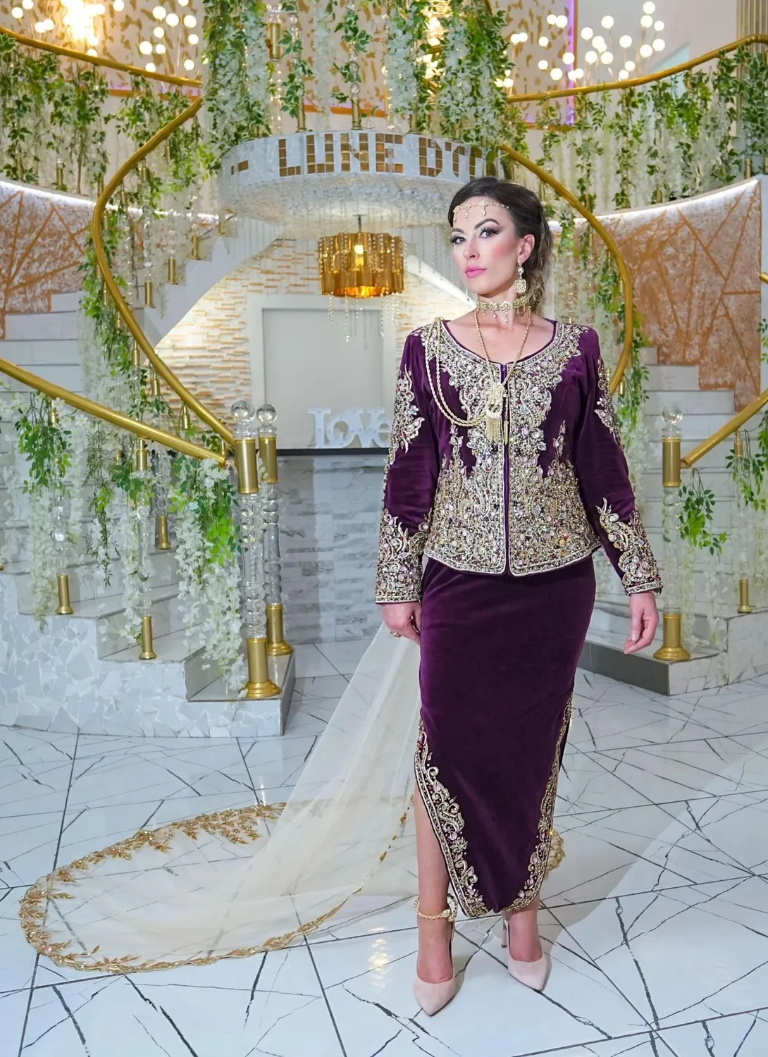 Célèbr'Orient Sabine karakou prune velours brodé