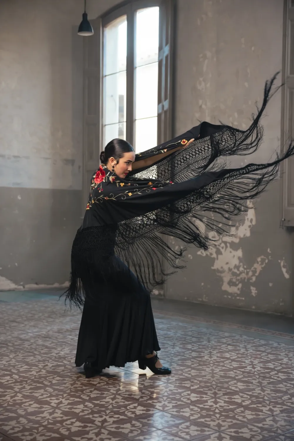 Viva La Feria Alma châle soie brodé fleurs 190 cm
