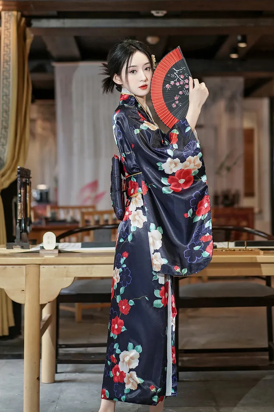 Esprit du Japon robe kimono satinée obi fleurs
