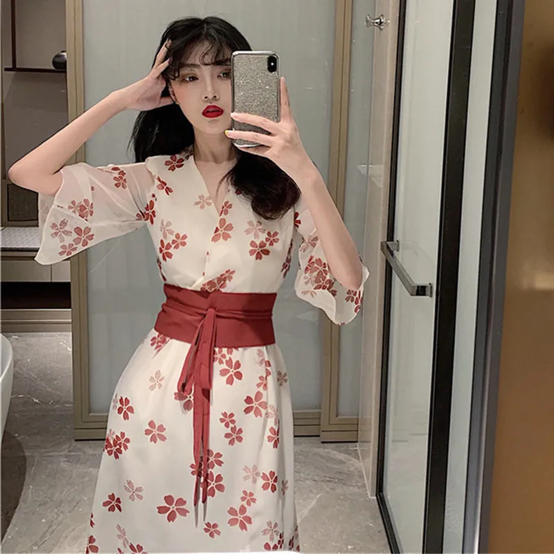 Esprit du Japon robe portefeuille fleurie manches kimono
