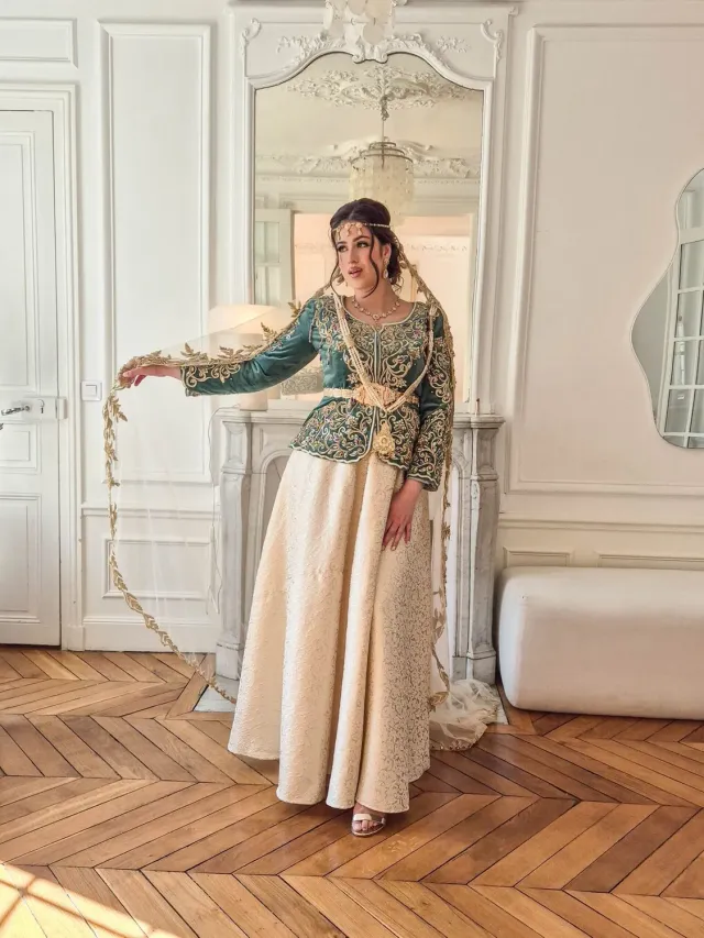 Célèbr'Orient Kamila karakou brodé perlé coloré
