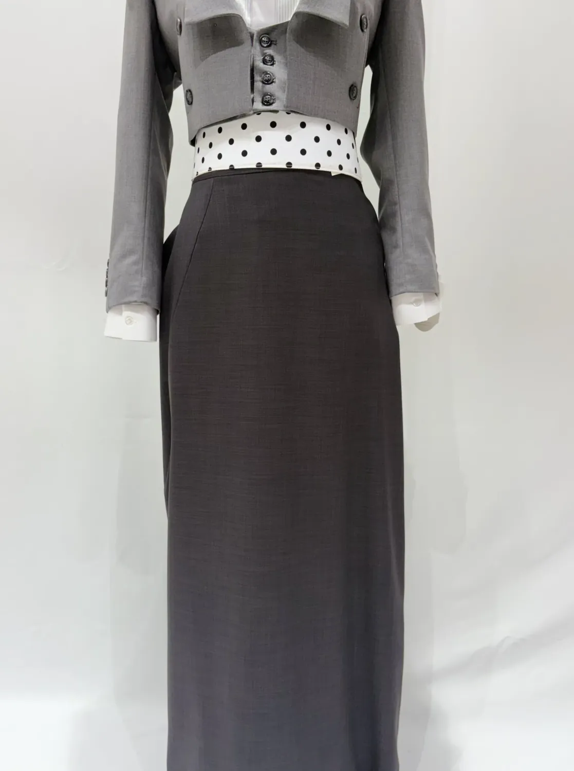 Viva la Feria Triana Dubai tailleur amazone gris