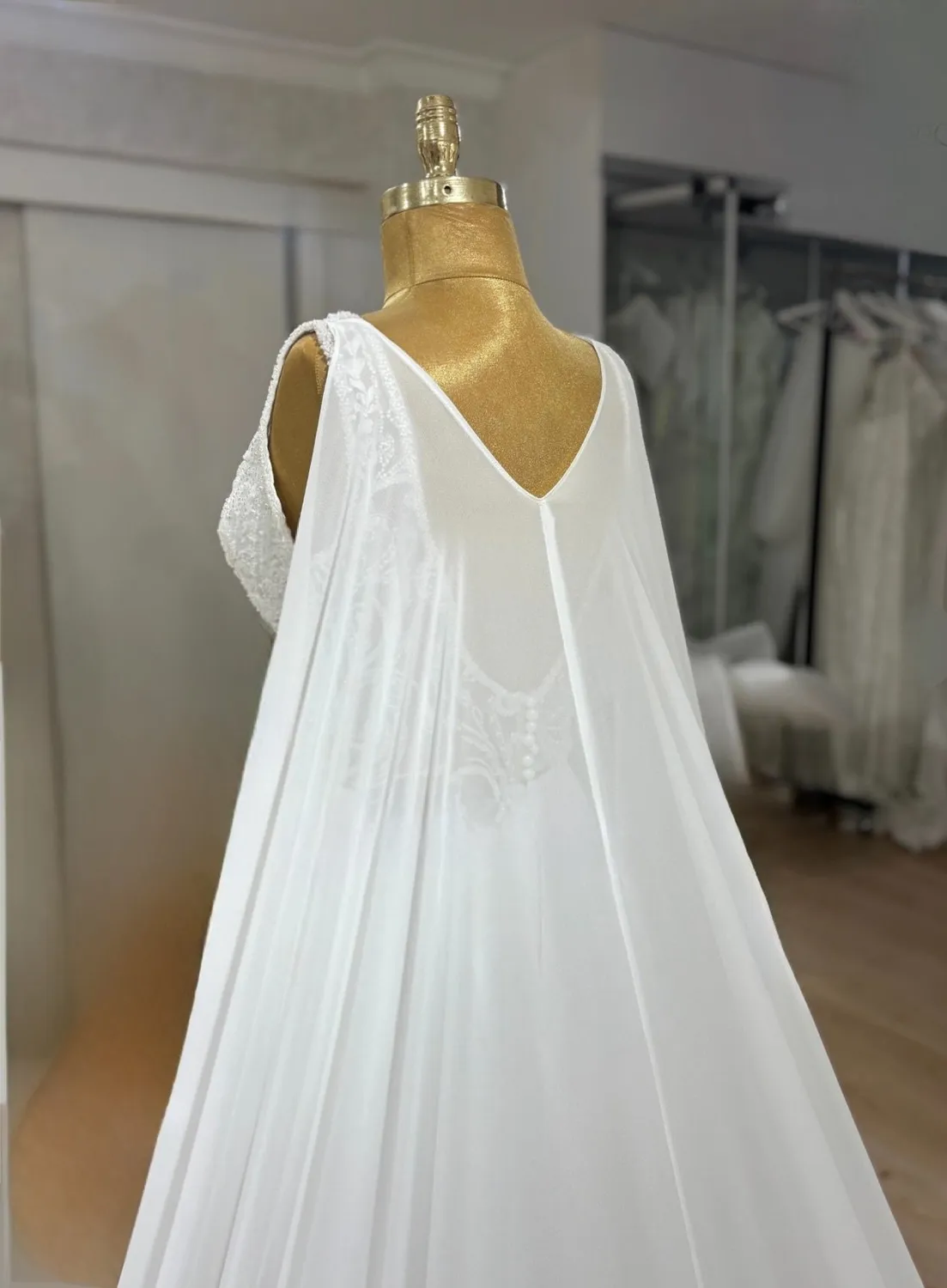 Célèbr'Orient Yara robe de mariée blanche cape dentelle