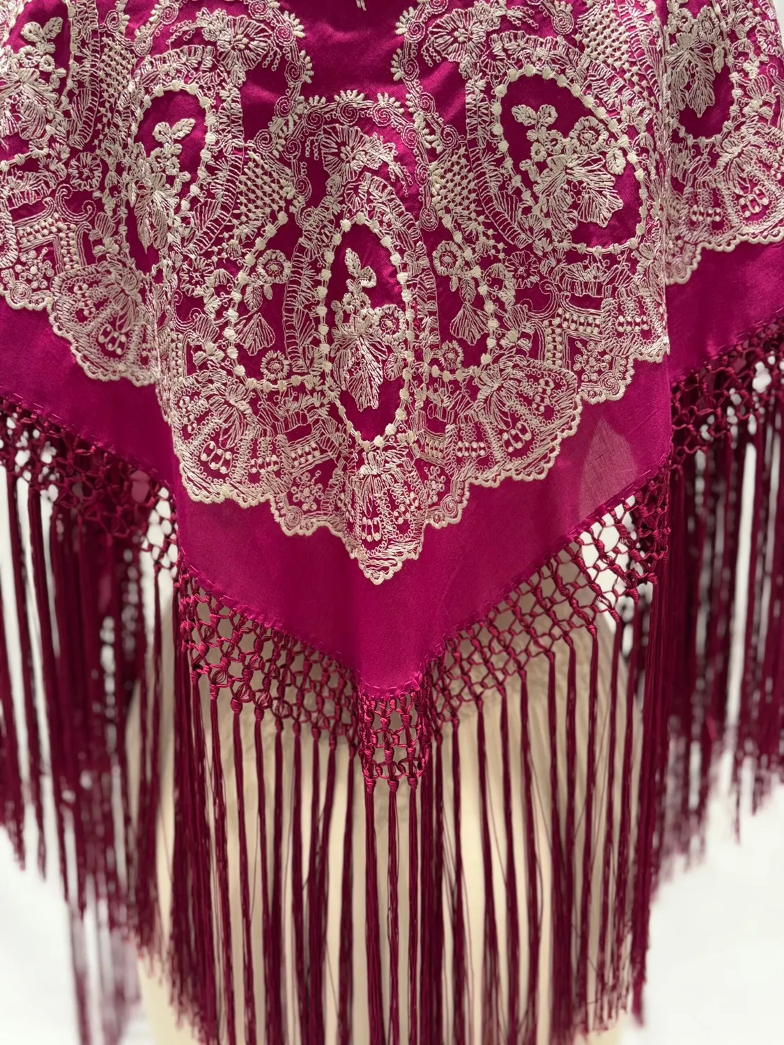 VIVA LA FERIA-MODA FLAMENCA Rocio châle satin buganvilla brodé