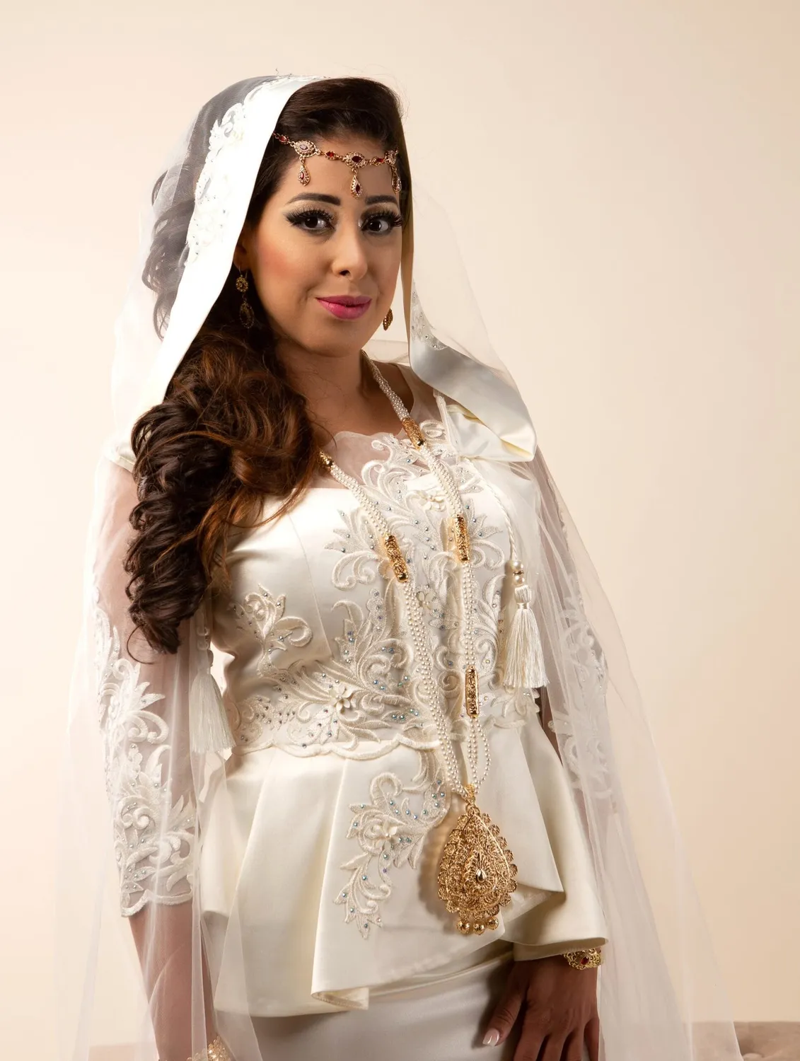 Célèbr'Orient Taous karakou satin blanc perlé cristal