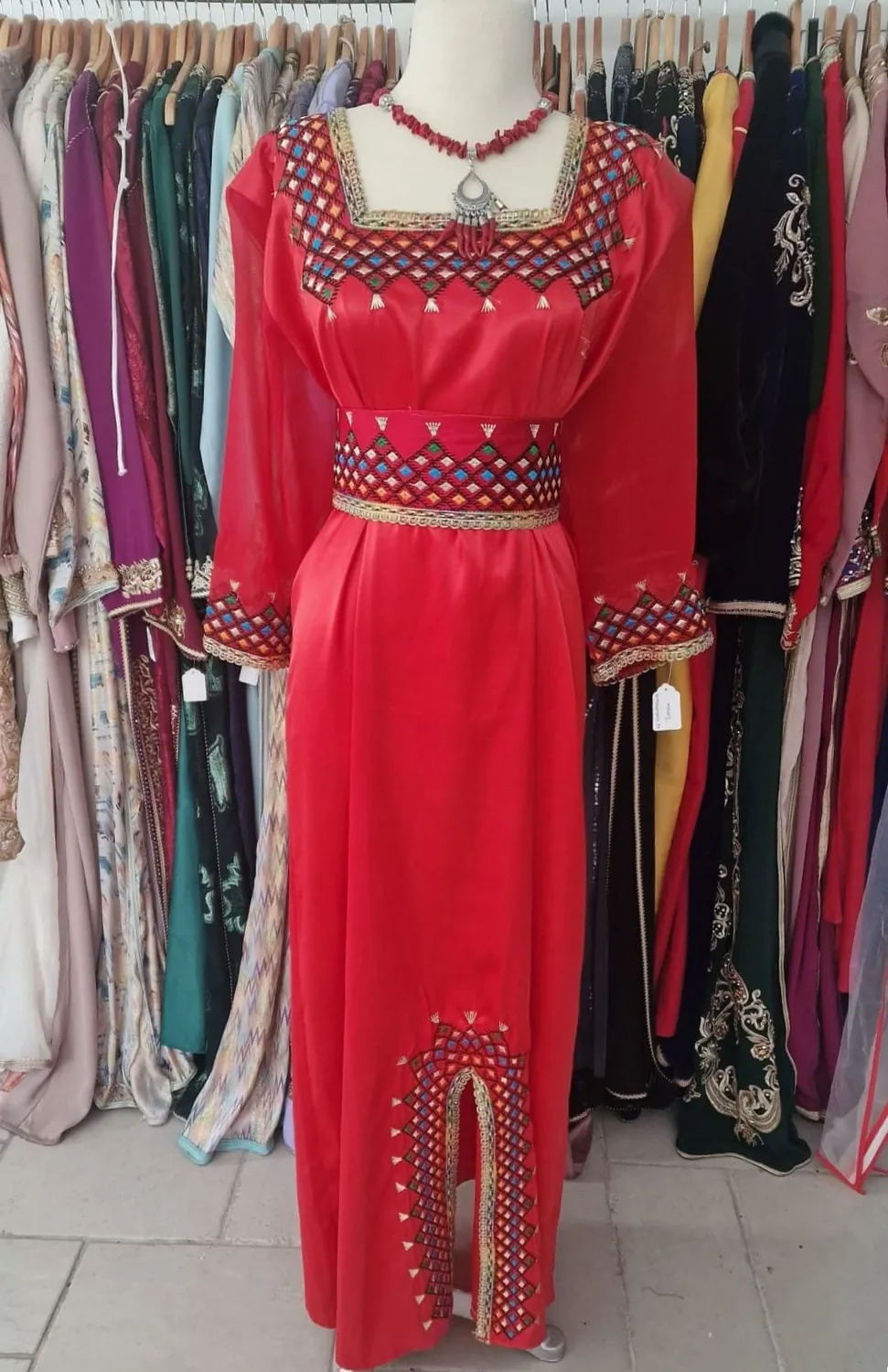 Célèbr'Orient Noura robe berbère satin burnous