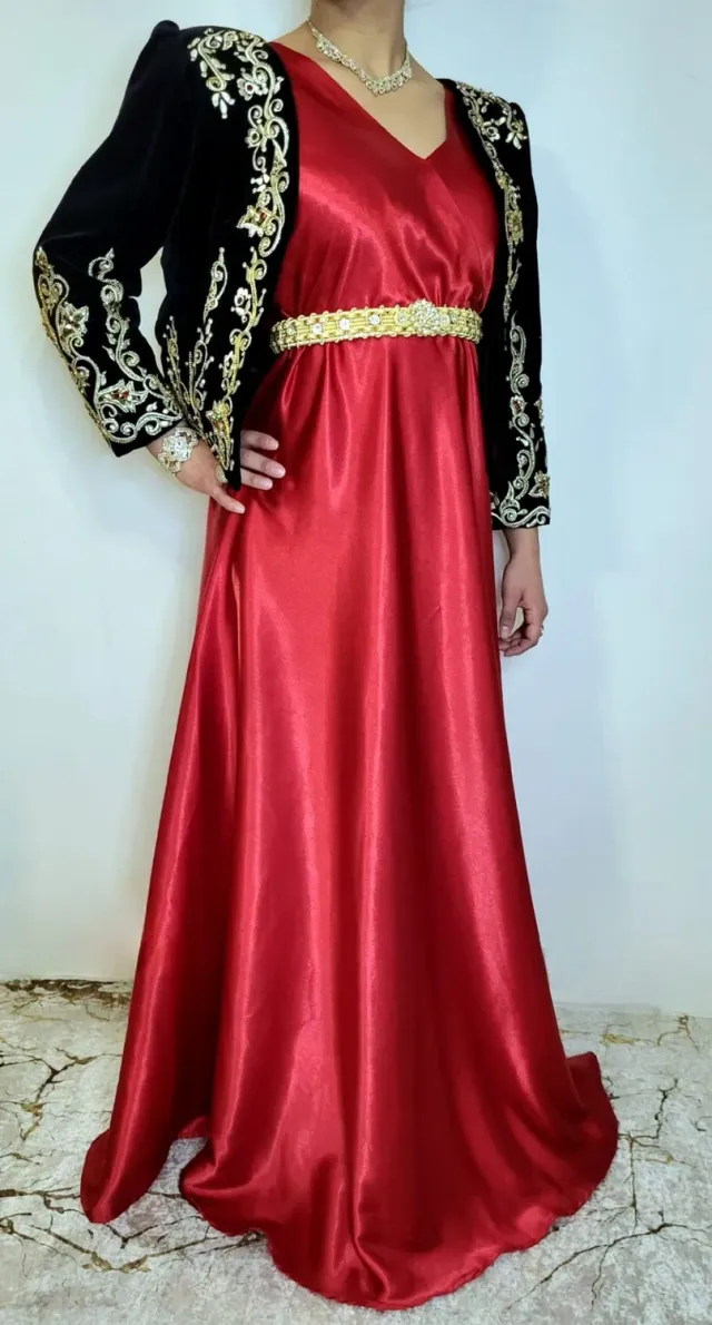 Célèbr'Orient Safia karakou moderne perlé brodé