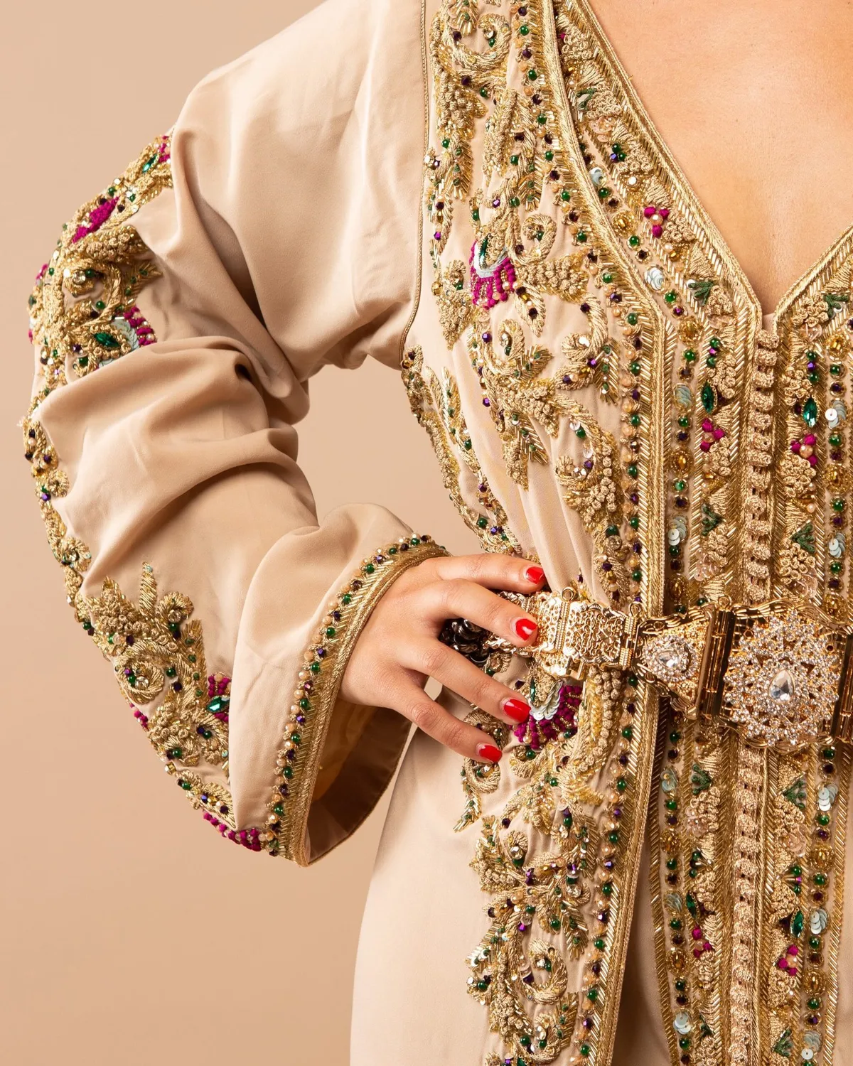 Célèbr'Orient Nawel takchita brodée fils d'or mariée