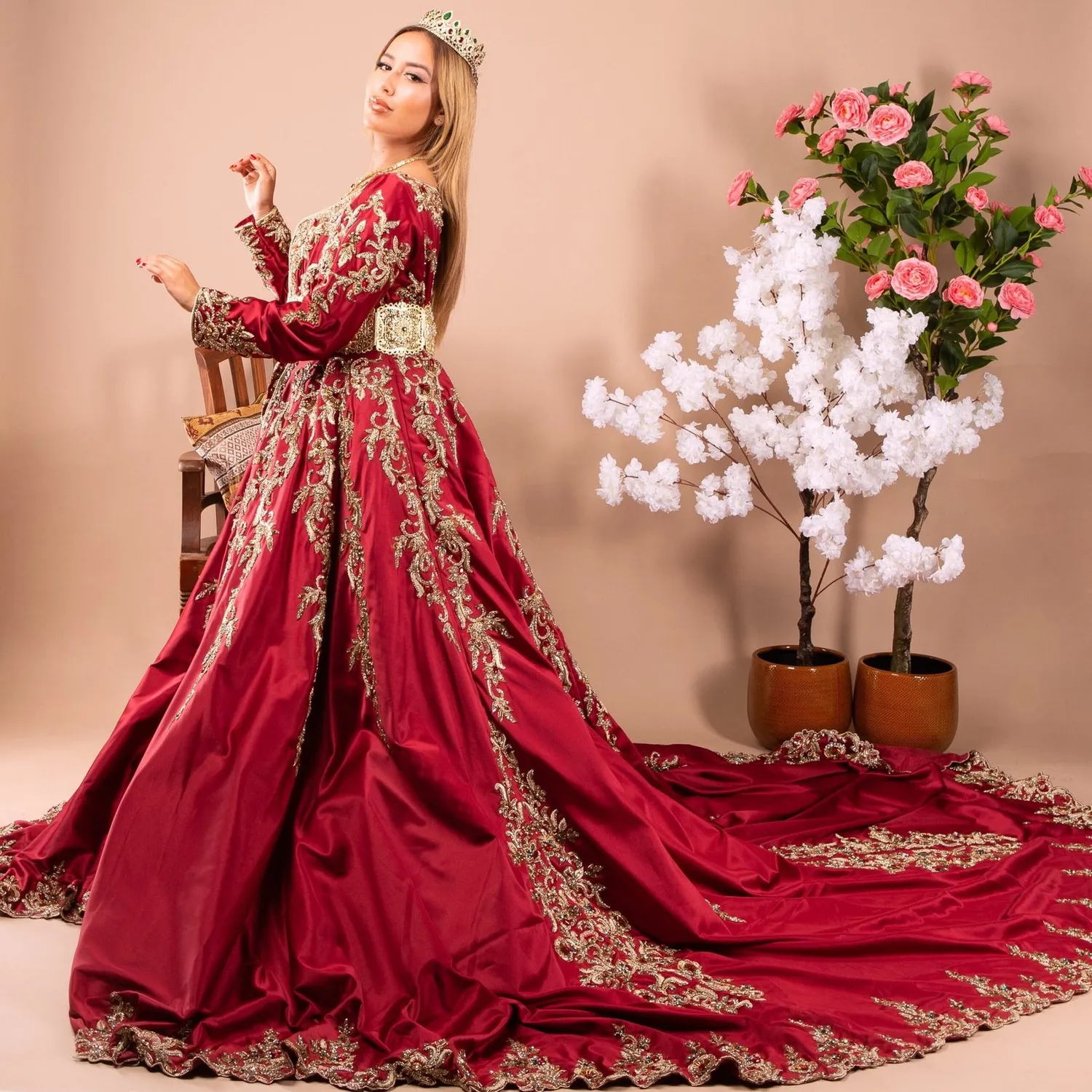 Célèbr'Orient Amira robe de mariée rouge satin perlée