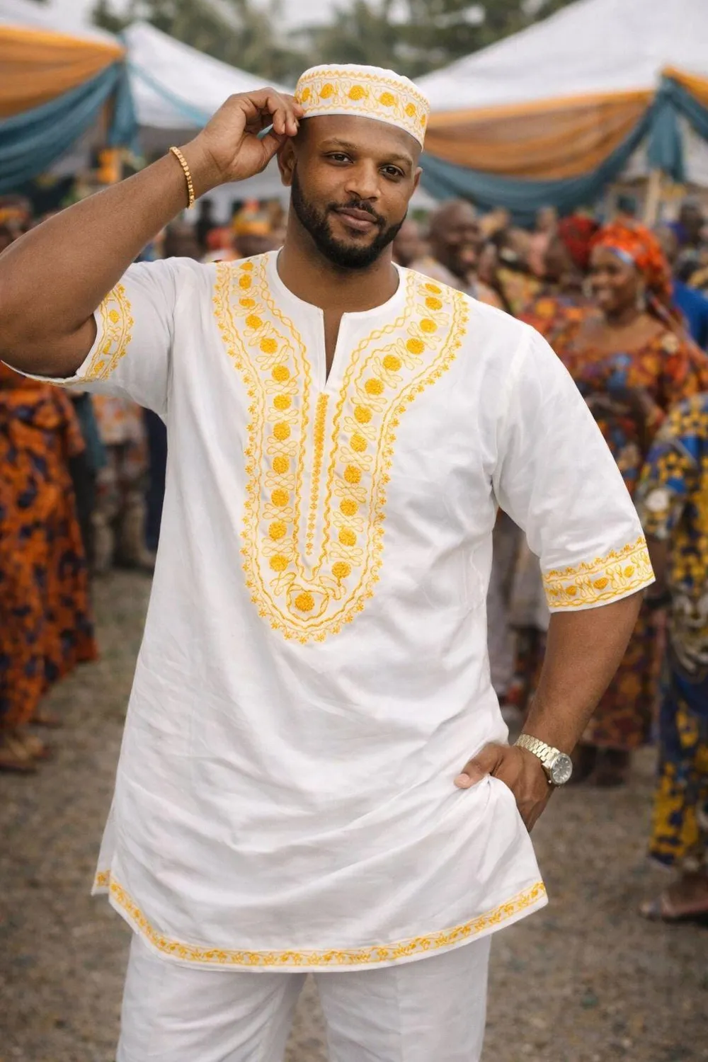 KAVAZI Tenue africaine brodée homme avec coiffe kufi