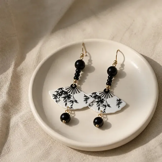 Esprit du Japon boucles oreilles éventail noir perles sensu
