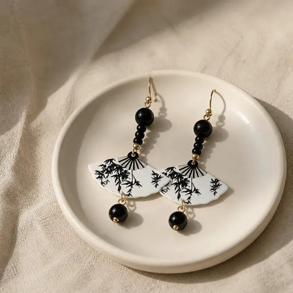 Esprit du Japon boucles oreilles éventail noir perles sensu