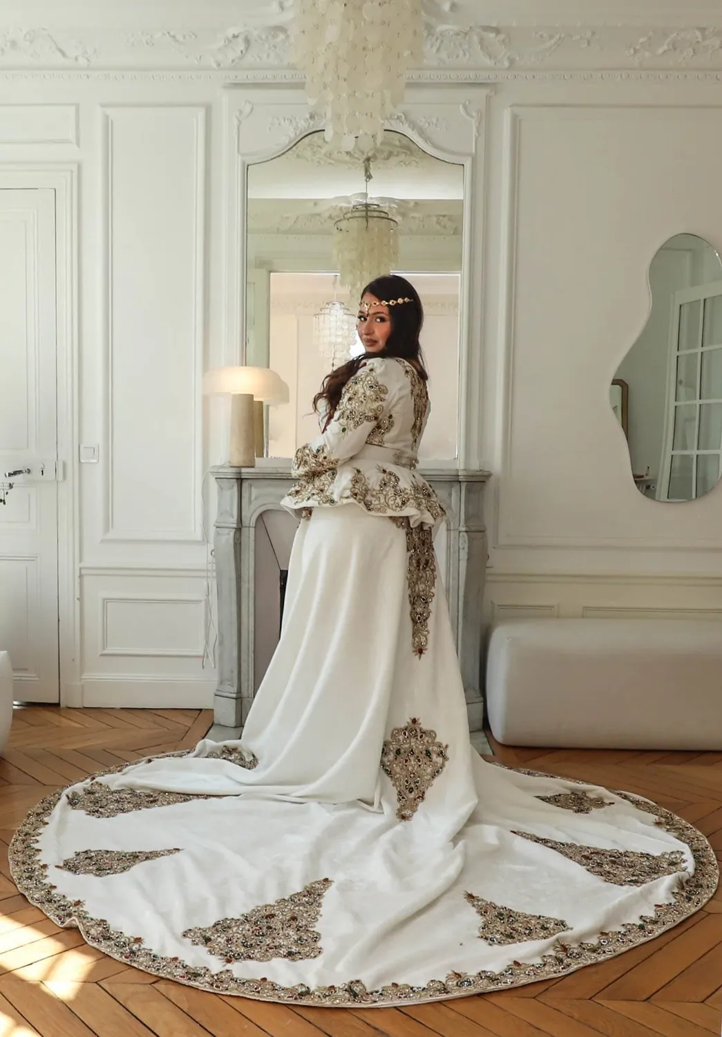 Célèbr'Orient Louna karakou avec traîne amovible