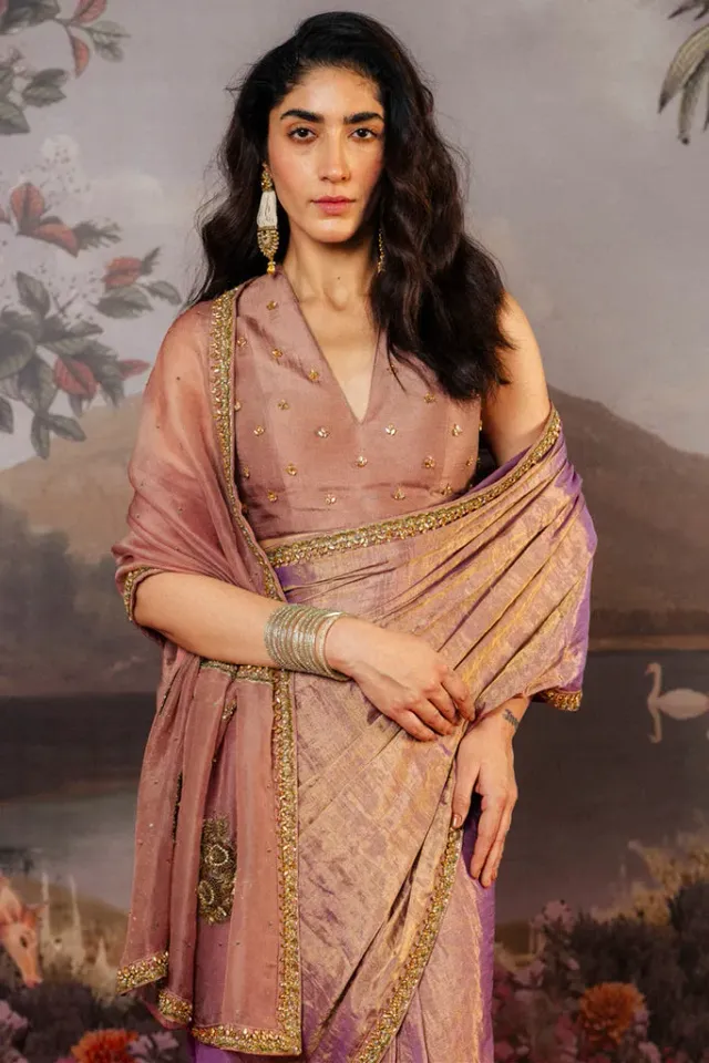 Rahul Mishra Shama Blouse soie or antique col V