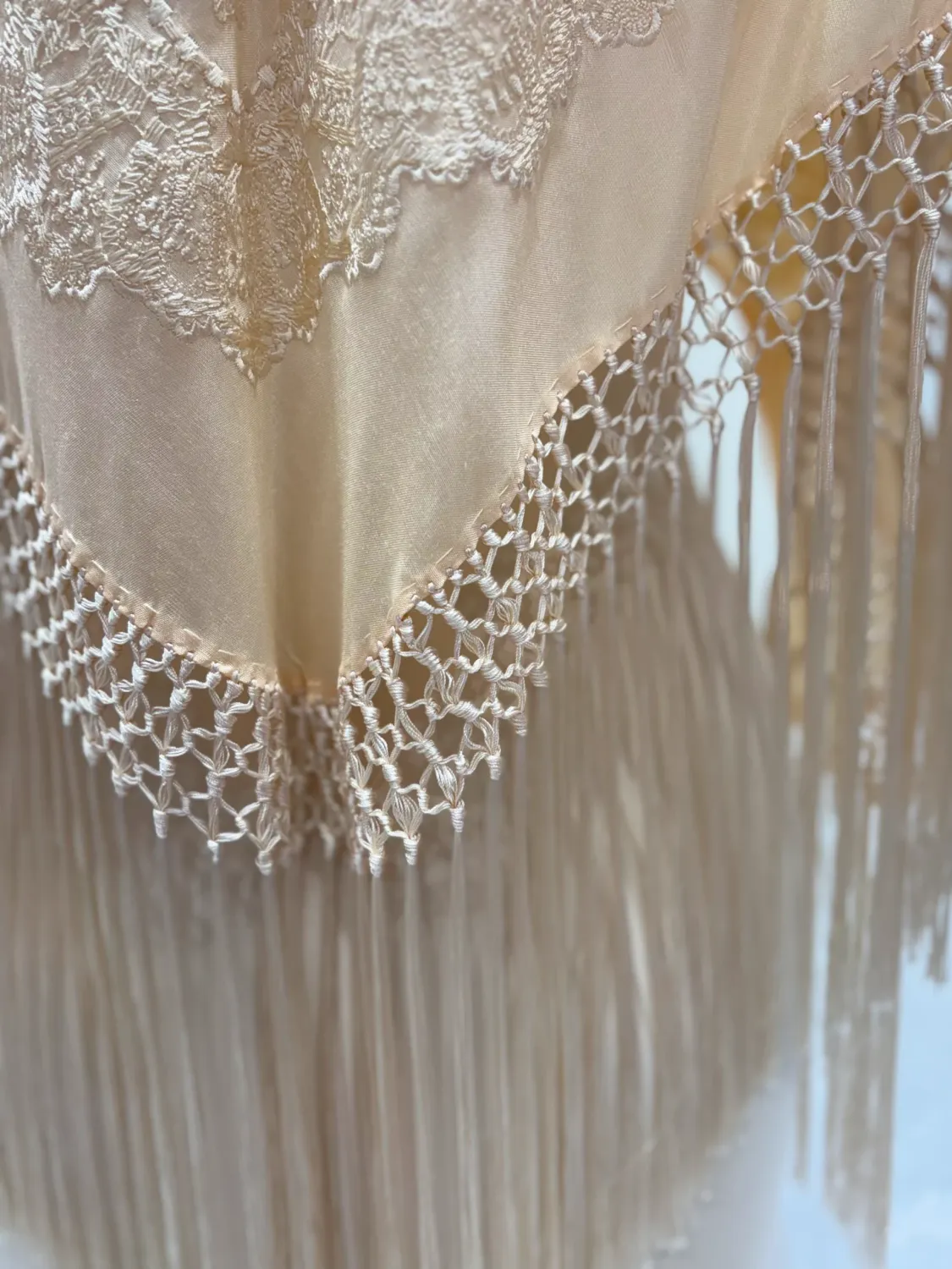 Viva La Feria mantoncillo flamenco beige brodé floral