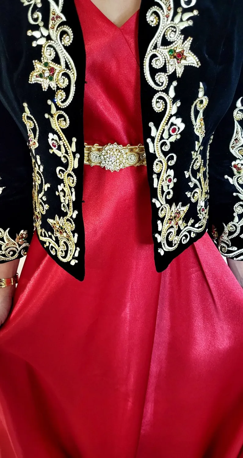 Célèbr'Orient Safia karakou moderne perlé brodé