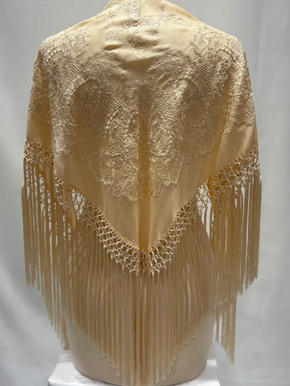 Viva La Feria mantoncillo flamenco beige brodé floral