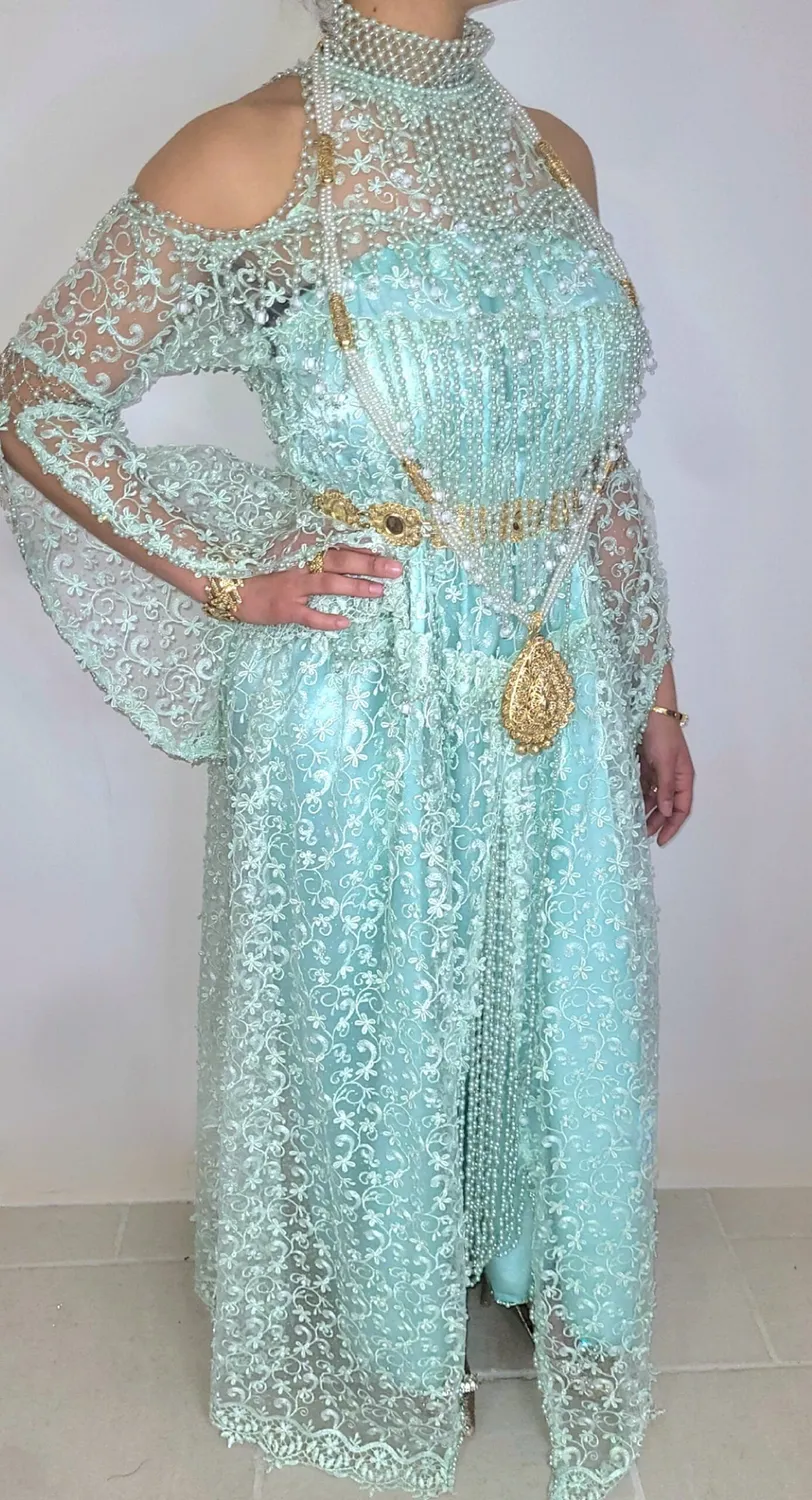 Célèbr'Orient Naili Layna robe moderne perlée