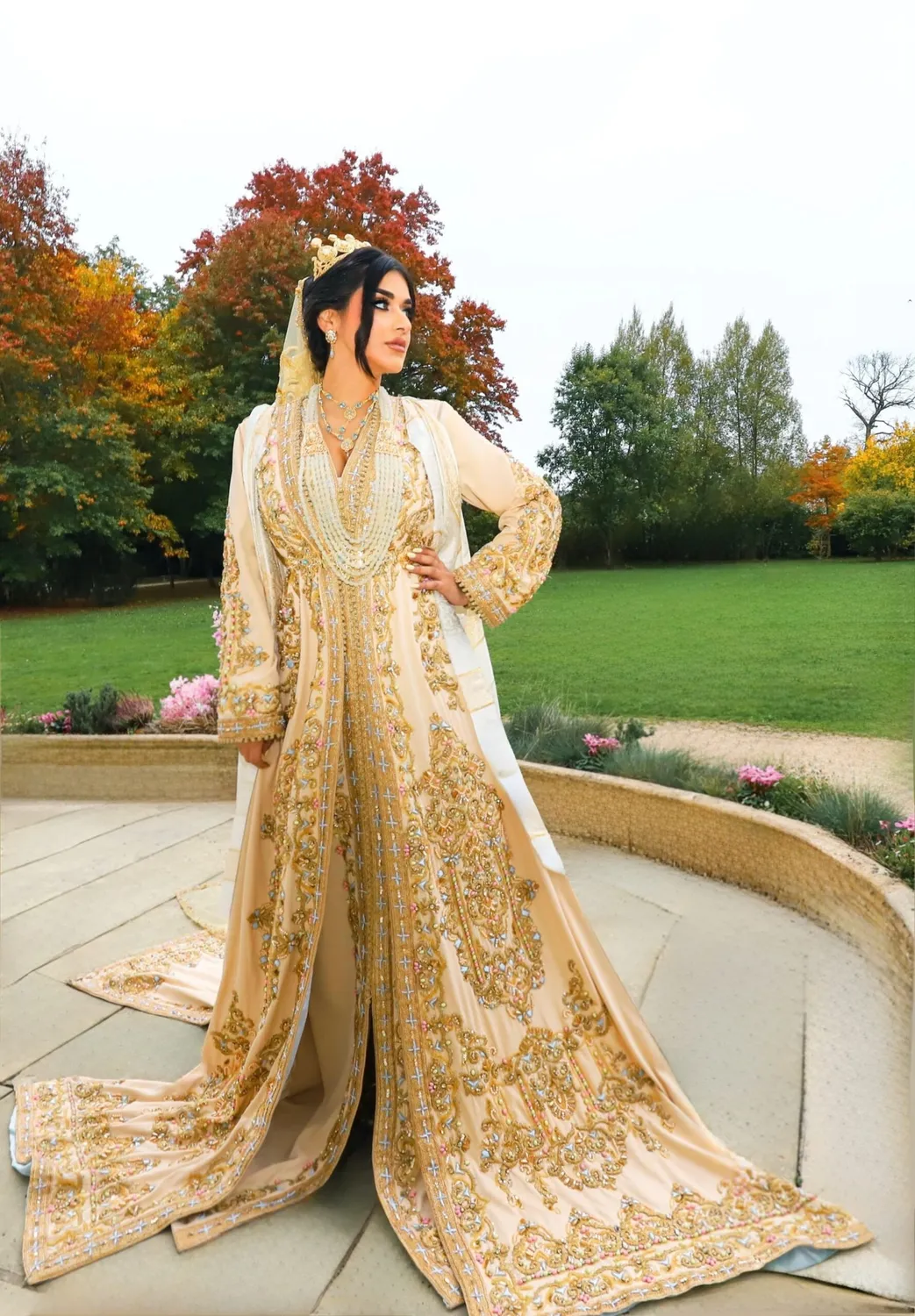 Célèbr'Orient Omayma takchita nude doré brodée