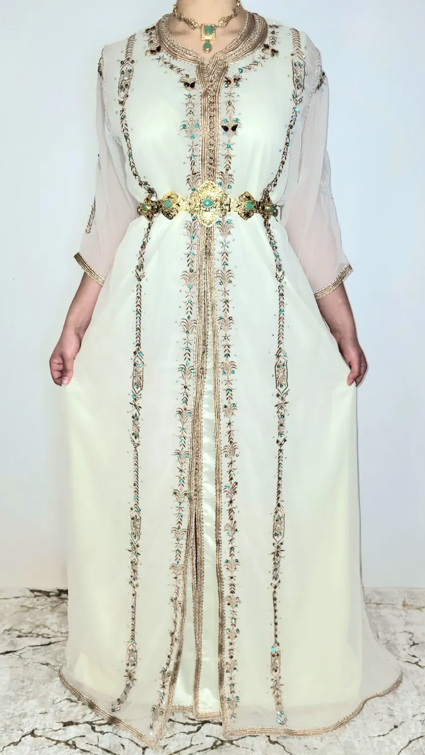 Célèbr'Orient Takchita Naëlle takchita traditionnelle perlée