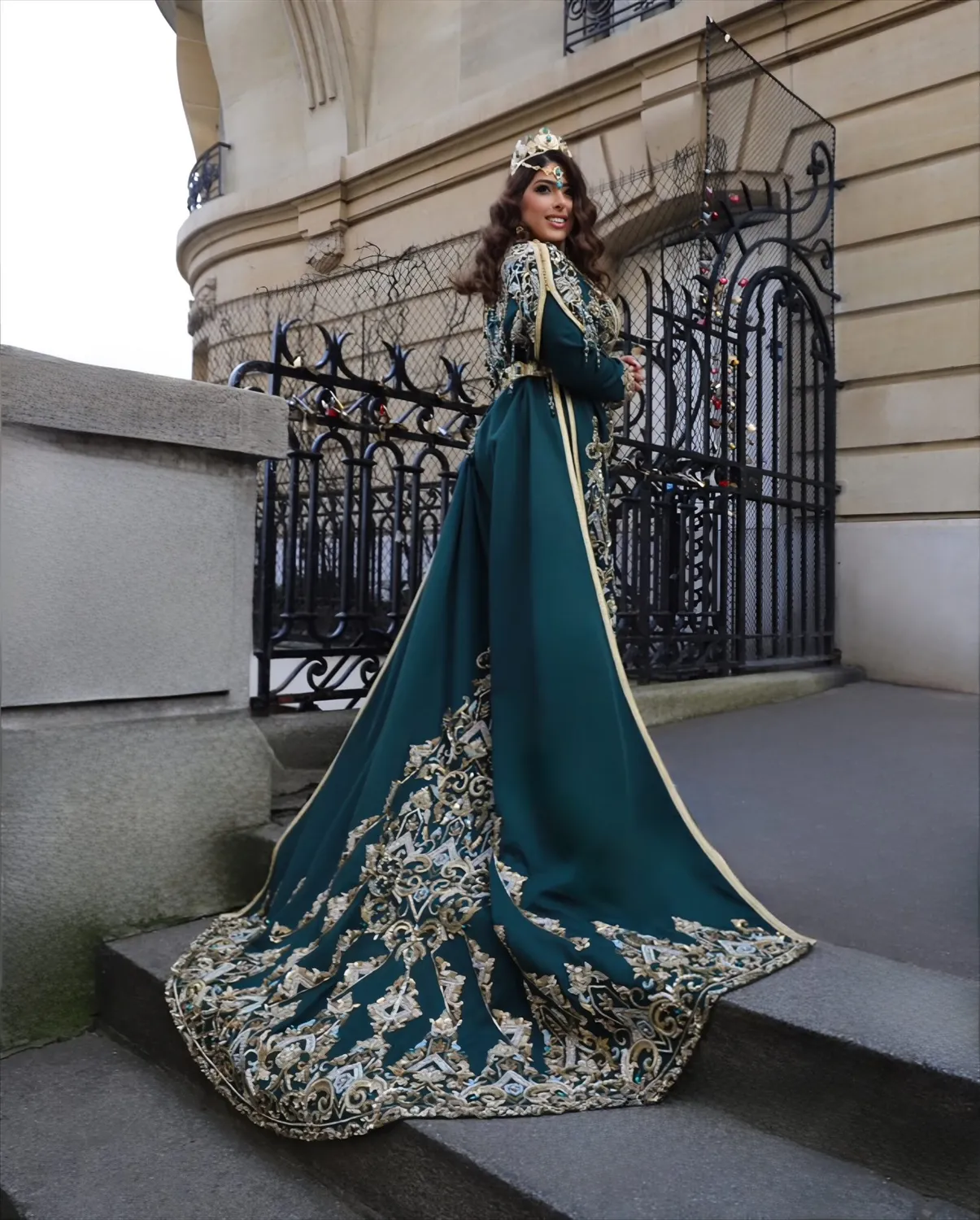 Célèbr'Orient Rim caftan mariée vert émeraude doré